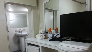 Shower, free toiletries, hair dryer, towels - Seocho Guesthouse K - Hostel (Seoul)