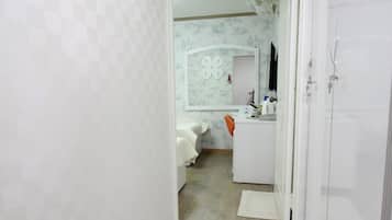 Shower, free toiletries, hair dryer, towels