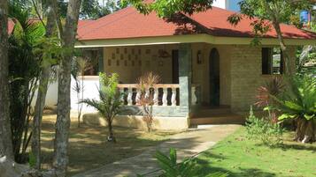 Deluxe House, 2 Bedrooms, Kitchenette, Poolside | In-room safe, individually decorated, individually furnished, desk