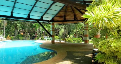 Alonaland Resort Apartelle