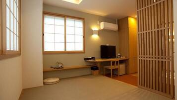 Individually decorated, desk, iron/ironing board, free WiFi