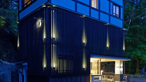 A modern two-story house with a flat roof and large windows. - Ryosaino Oyado Mizuhaso (Hatsukaichi)