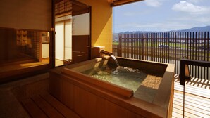 디럭스룸, 금연, 강 전망 (Deluxe Japanese Room / Private Onsen) | 전신 욕조