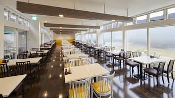 Daily buffet breakfast (JPY 2500 per person)