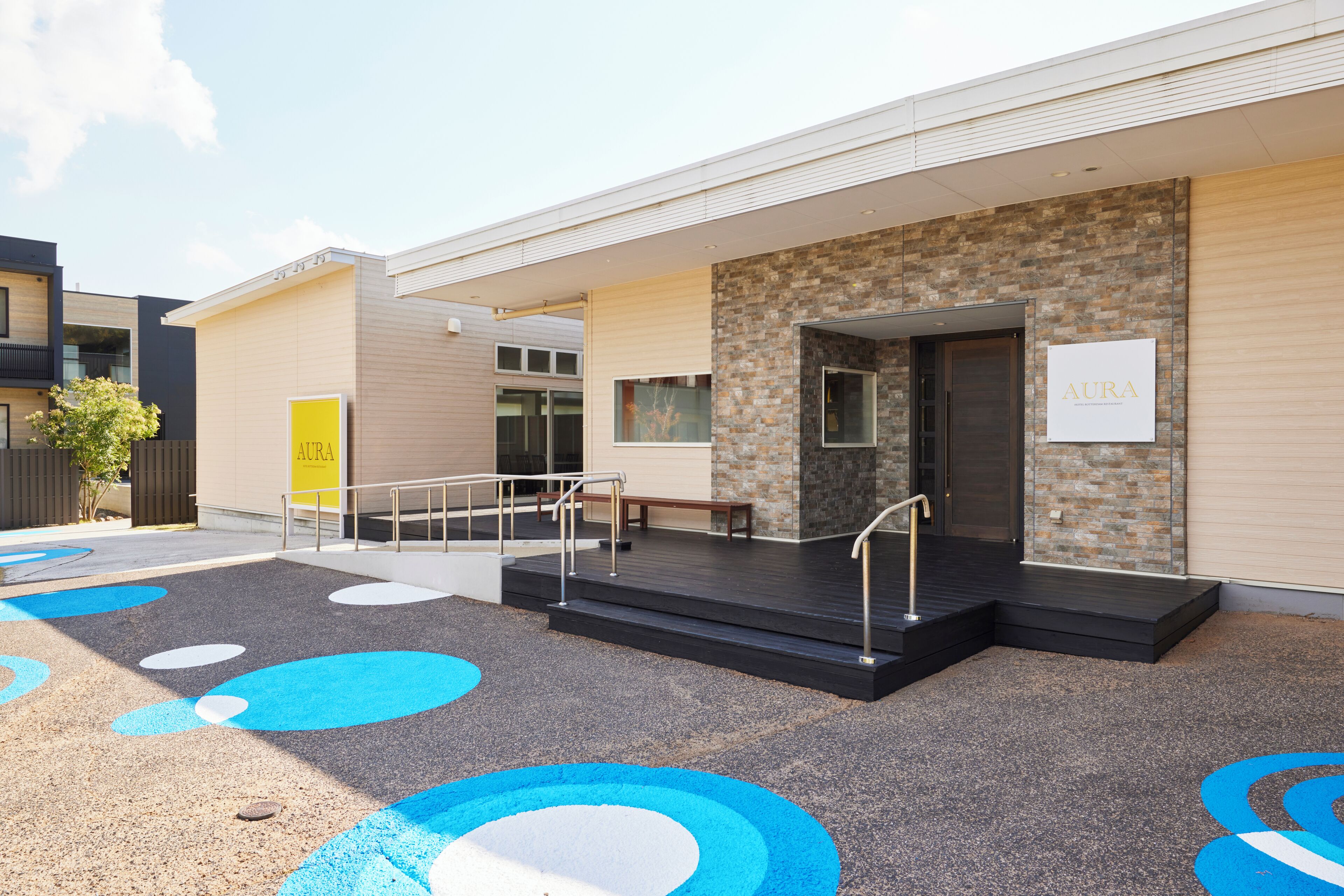 Breakfast, lunch and dinner served