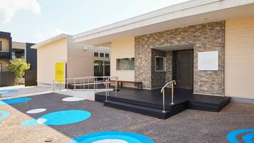 Breakfast, lunch and dinner served