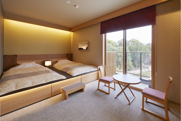 Japanese-Style Deluxe Room, Non Smoking | In-room safe, desk, free WiFi, bed sheets