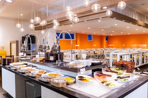 Breakfast, lunch and dinner served