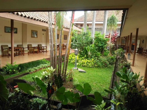 Garden view - Hotel Besar Purwokerto (Purwokerto)