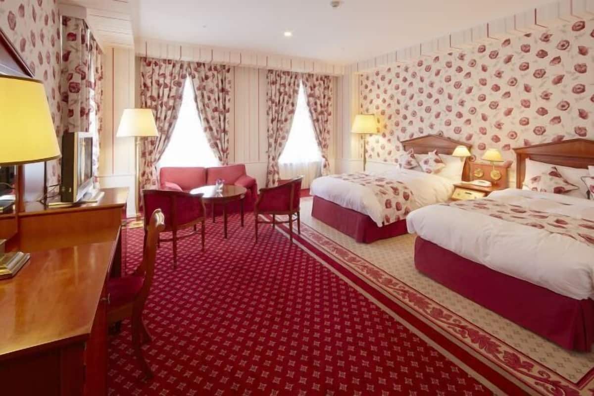 1 bedroom, in-room safe, desk, free cribs/infant beds