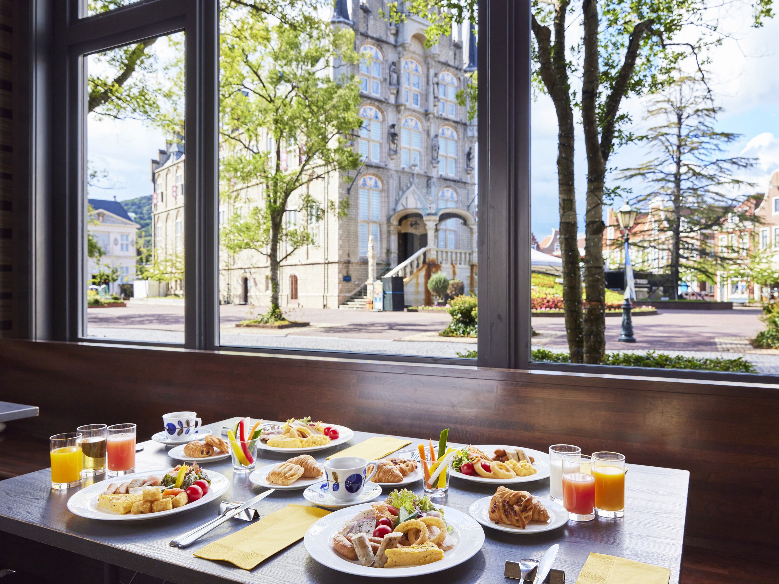 daily buffet breakfast (jpy 3800 per person)