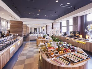 Breakfast, lunch and dinner served  - Hotel Amsterdam Huis Ten Bosch (Sasebo)