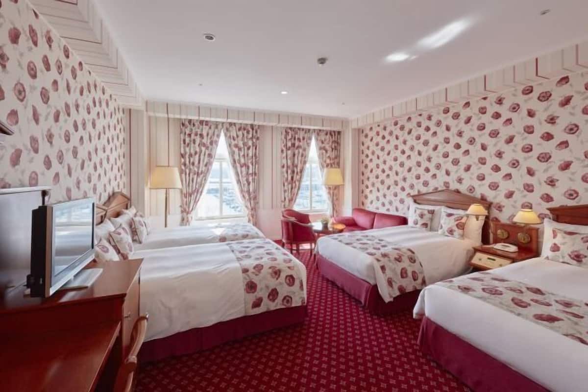 1 bedroom, in-room safe, desk, free cribs/infant beds
