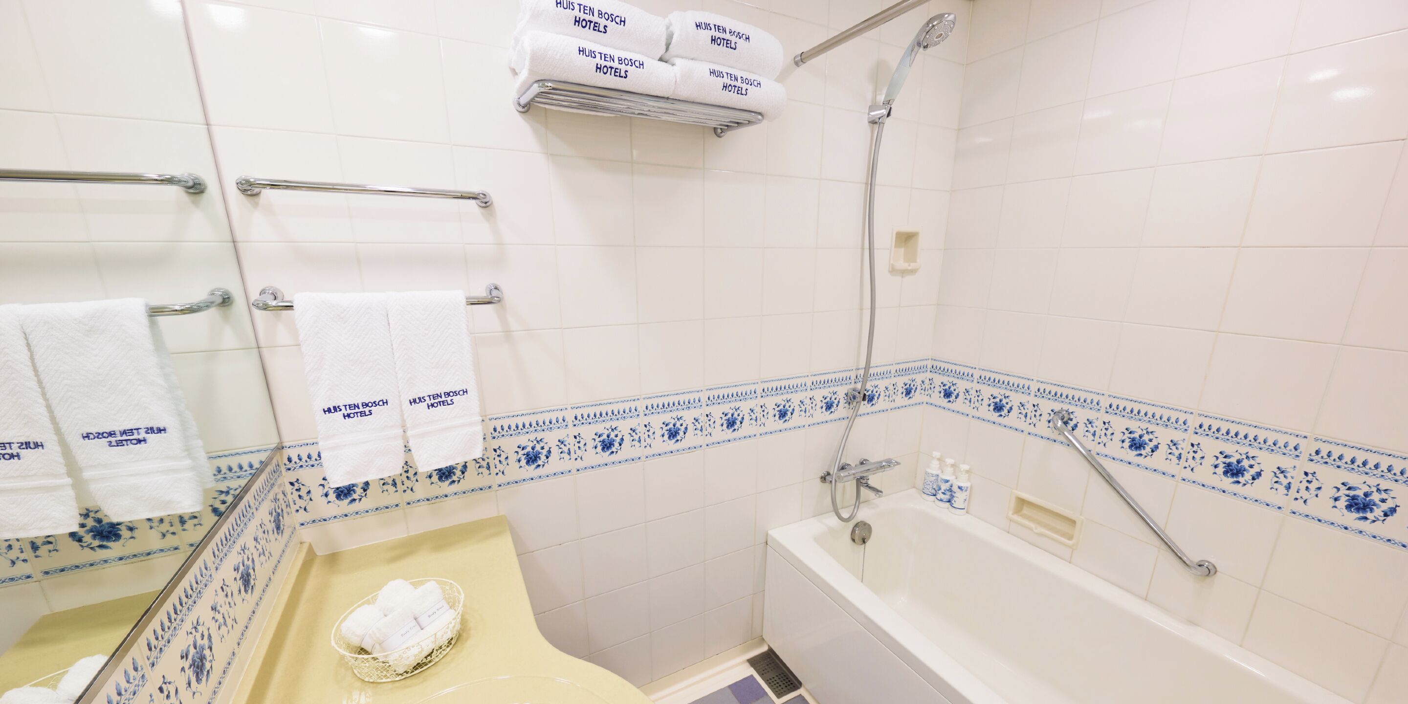 separate bathtub and shower, deep-soaking bathtub, free toiletries
