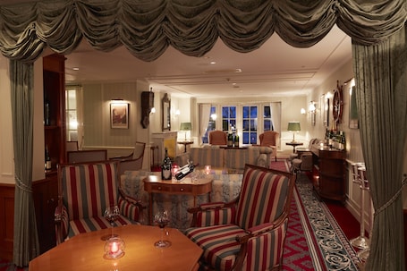 Bar (on property). Hotel Amsterdam Huis Ten Bosch