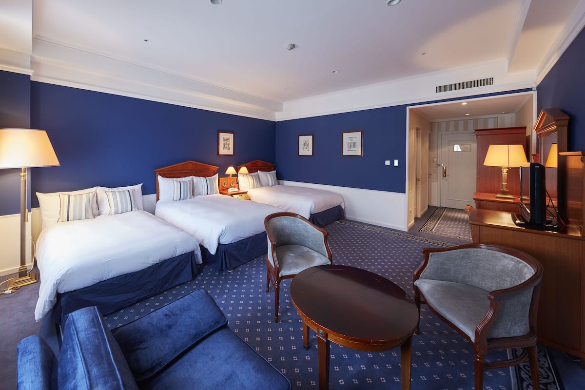 Deluxe Room (Triple) | 1 bedroom, in-room safe, desk, free cribs/infant beds