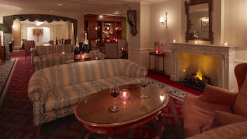 Breakfast, lunch, dinner served; French cuisine