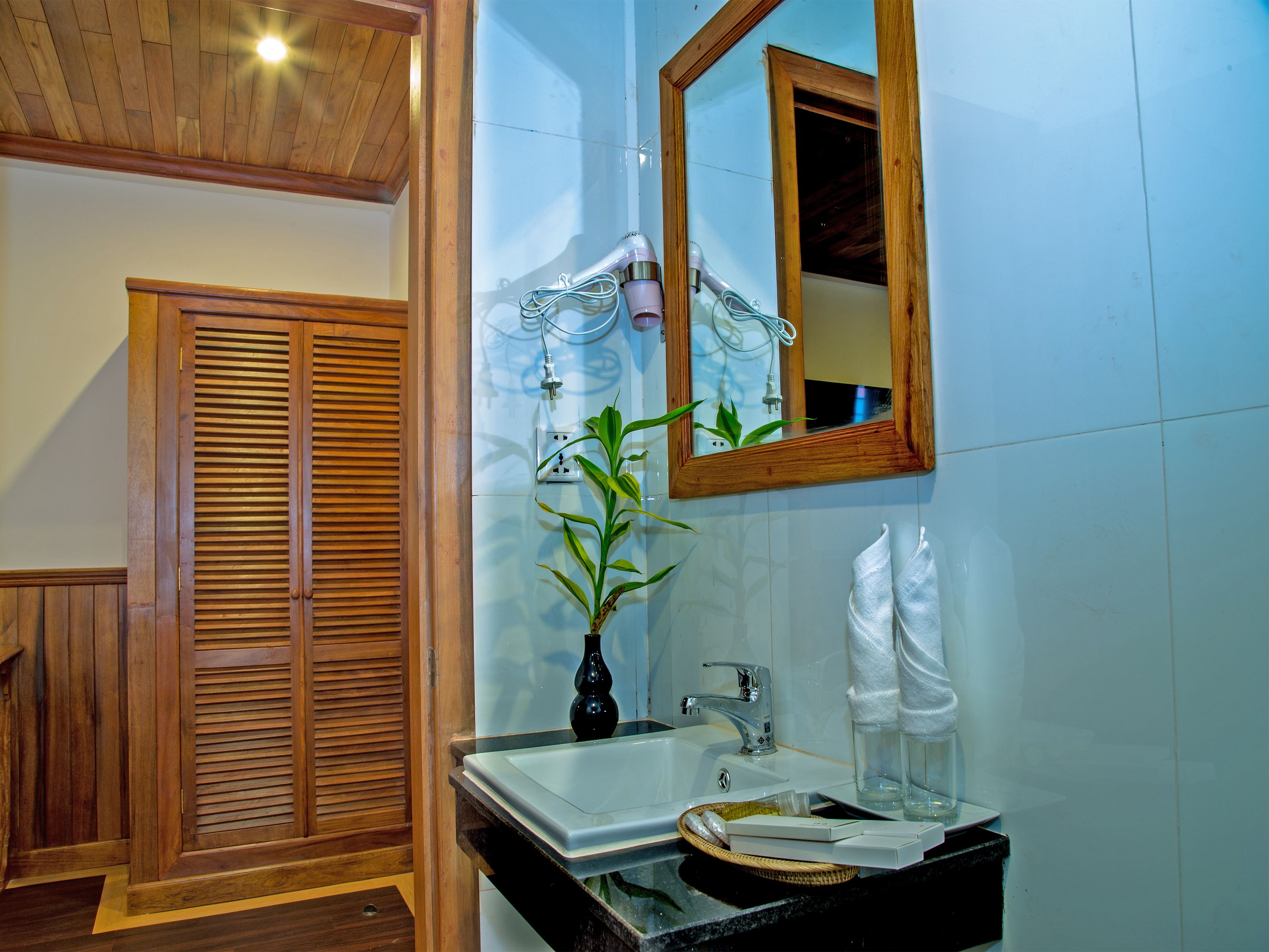 minibar, in-room safe, desk, soundproofing