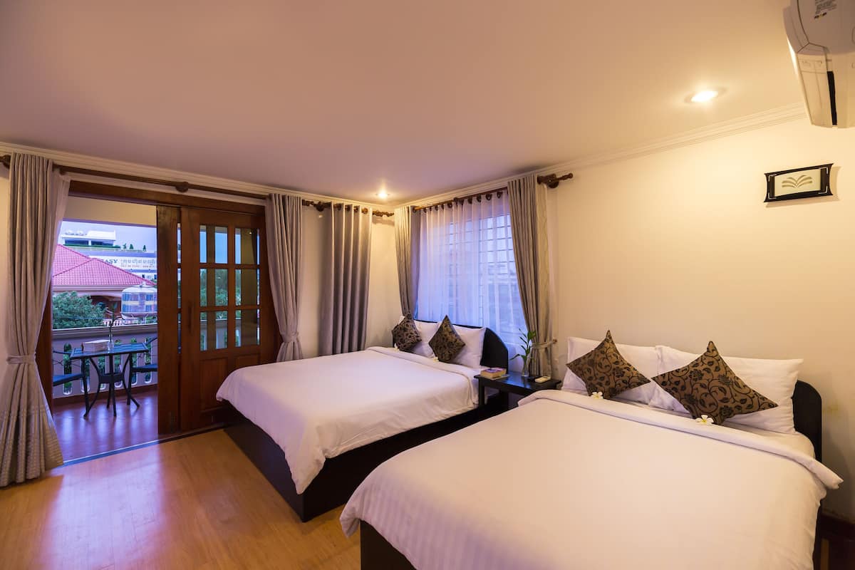 Family Suite | Minibar, in-room safe, desk, soundproofing