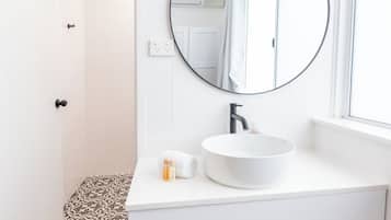 Ducha, secador de pelo, toallas