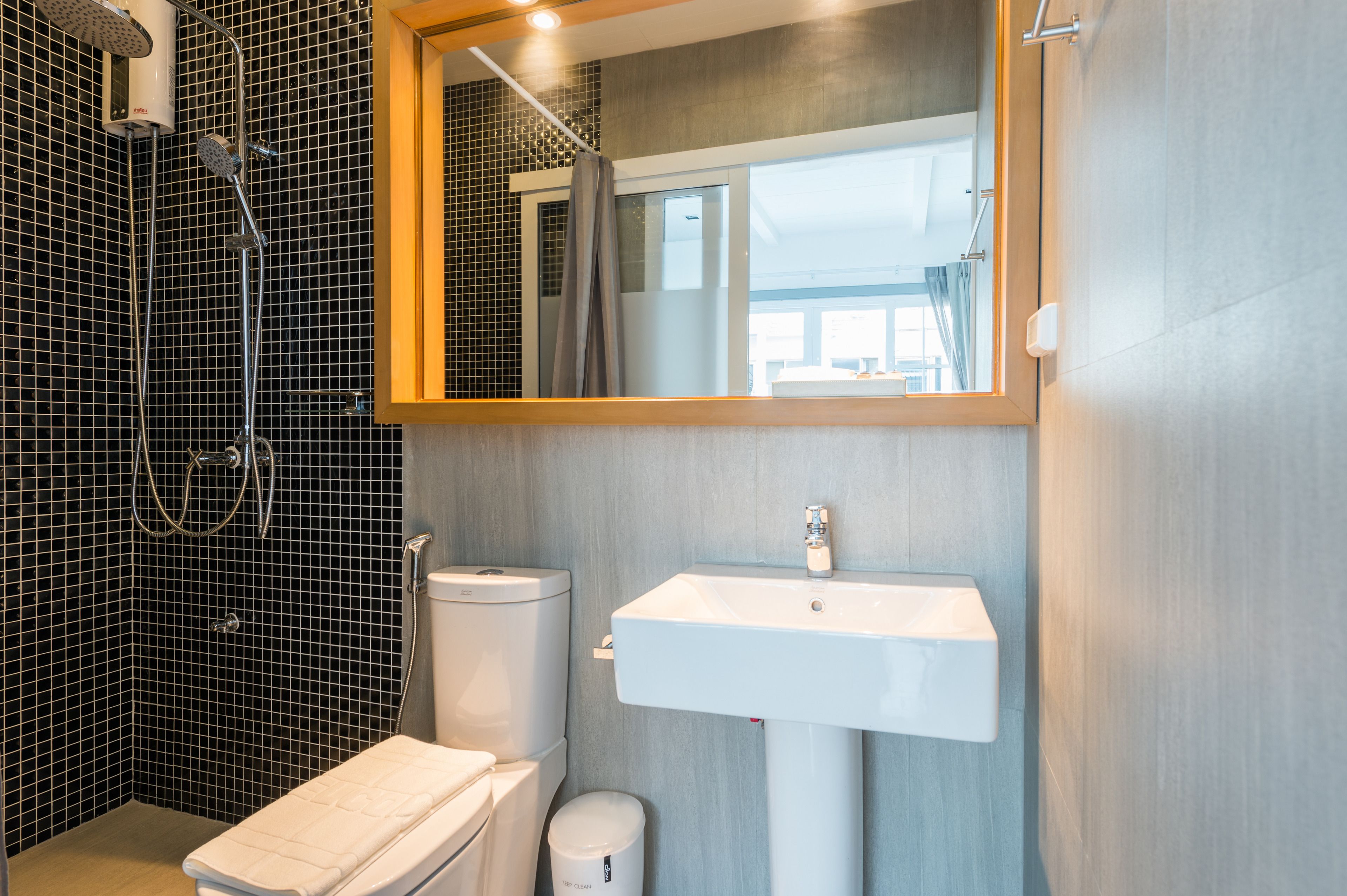 twin room | bathroom | shower, free toiletries, hair dryer, towels