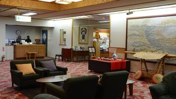 Coin salon dans le hall