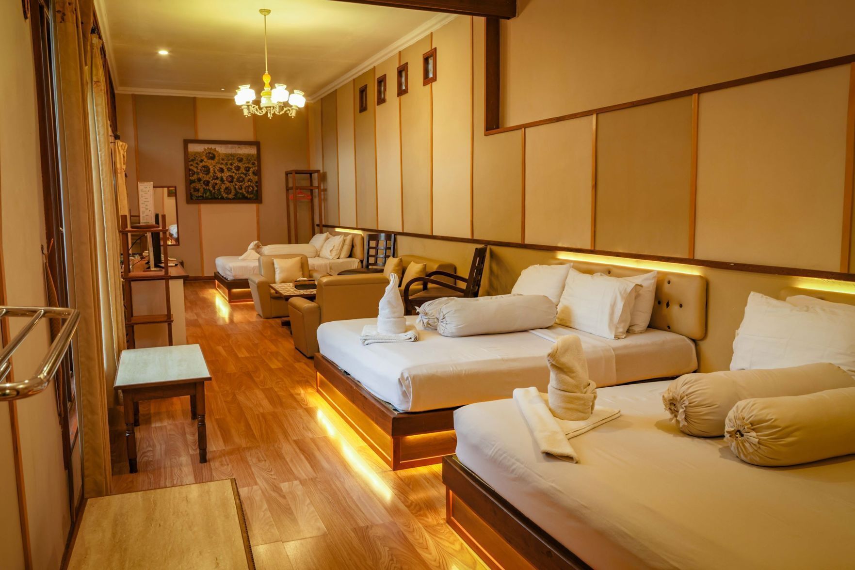 Meja kerja dan Wi-Fi gratis