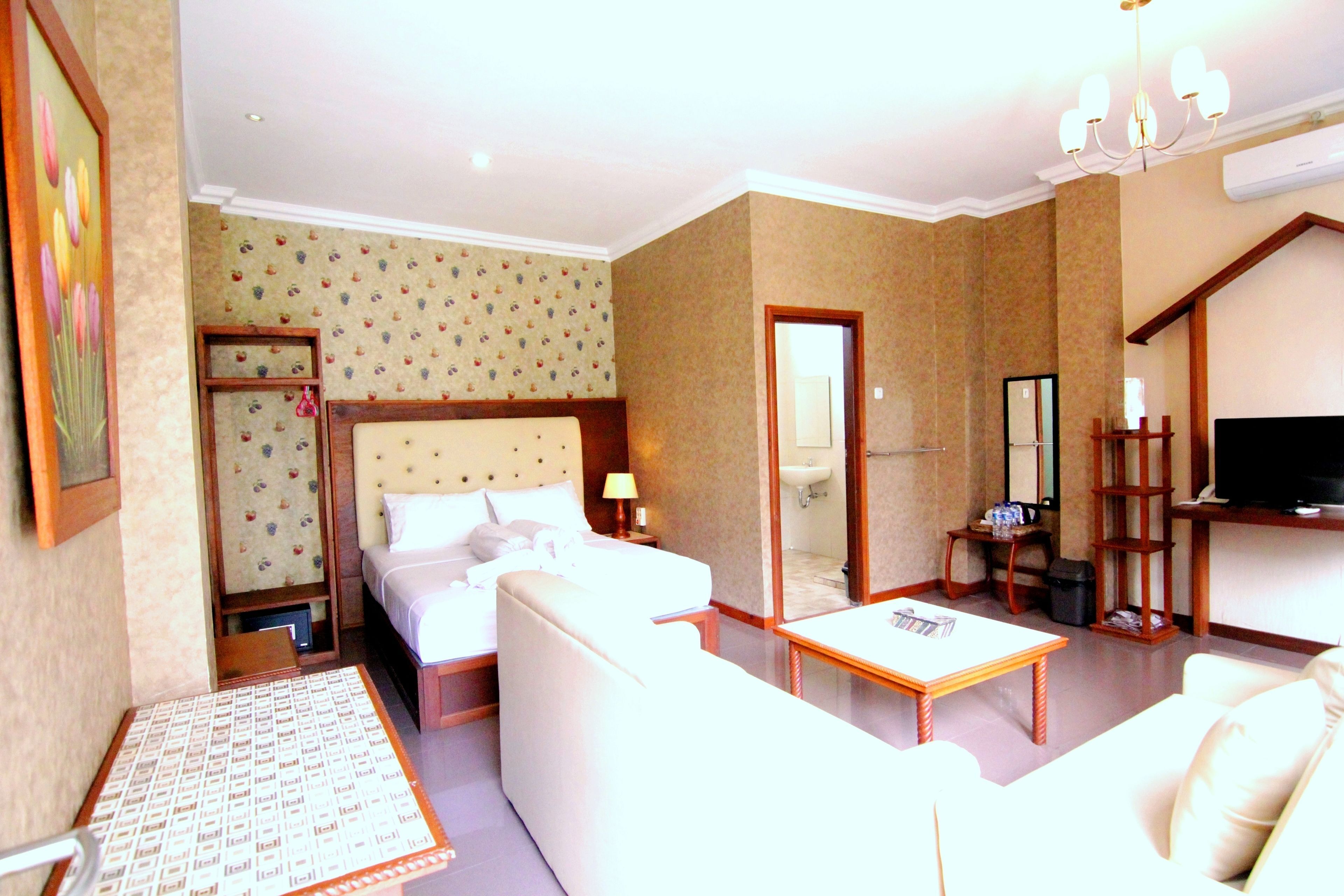 Meja kerja dan Wi-Fi gratis