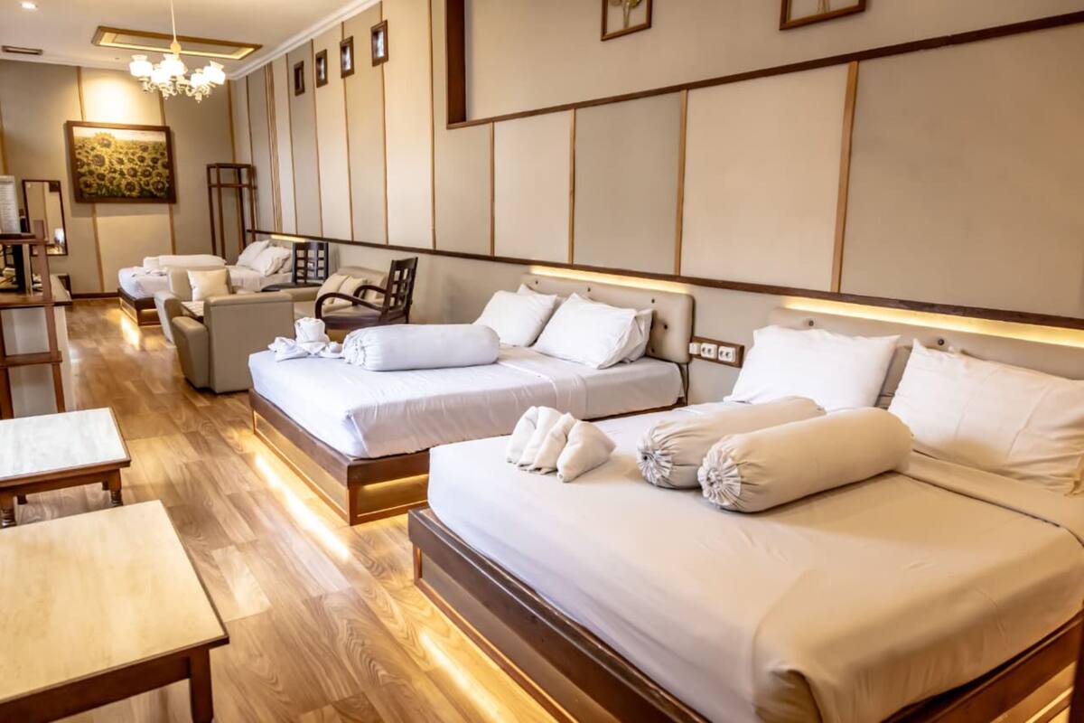 Quarto com design assinado, várias camas | Escrivaninha, Wi-Fi de cortesia