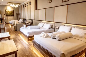 FAMILY 6 | Desk, free WiFi