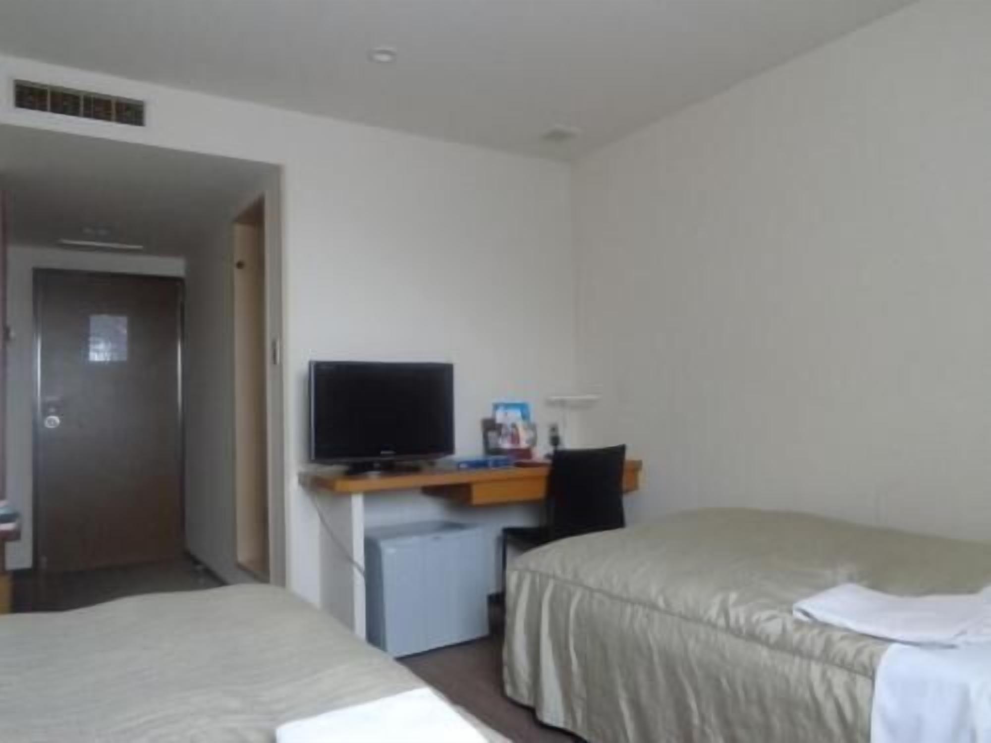 Desk, free wired internet, bed sheets