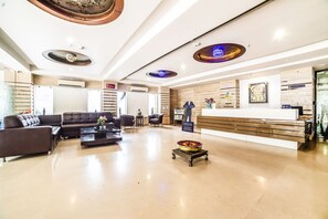Lobby sitting area - FabHotel Tanisha Jubilee Hills (Hyderabad)