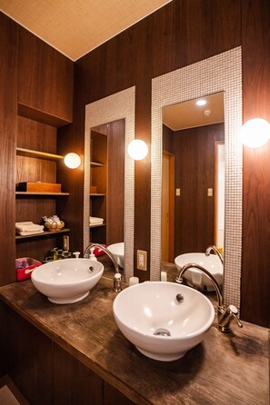 Standard Room | Bathroom | Free toiletries, hair dryer, slippers, bidet