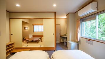 Basic Twin Room | In-room safe, bed sheets