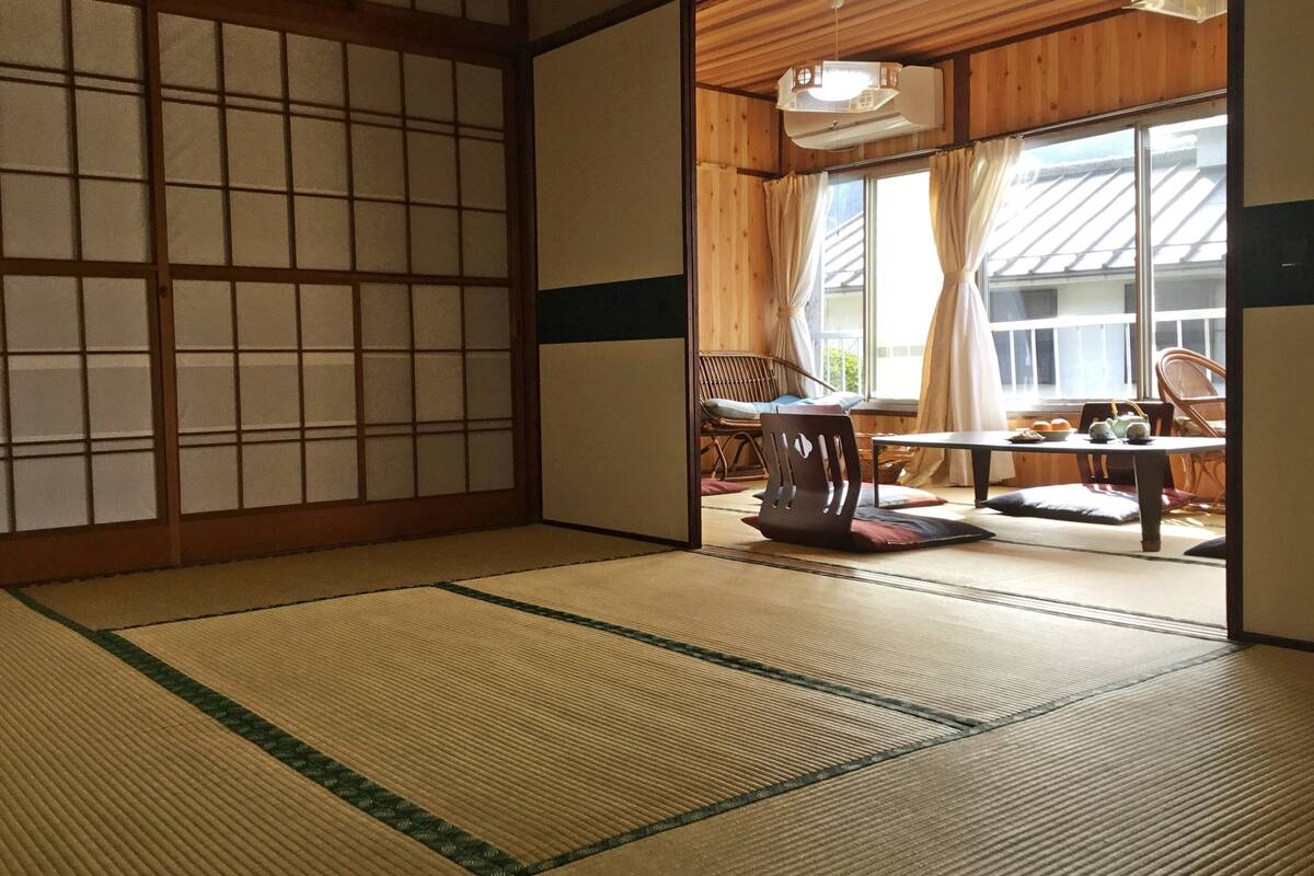 和室12畳 共有バス | WiFi (無料)、ベッドシーツ
