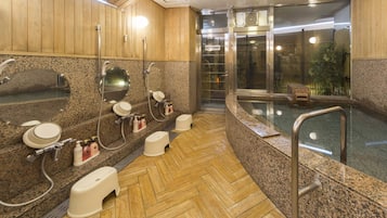 Indoor spa tub