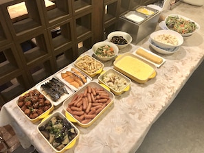 Komplett frokost hver dag (JPY 1100 per person)