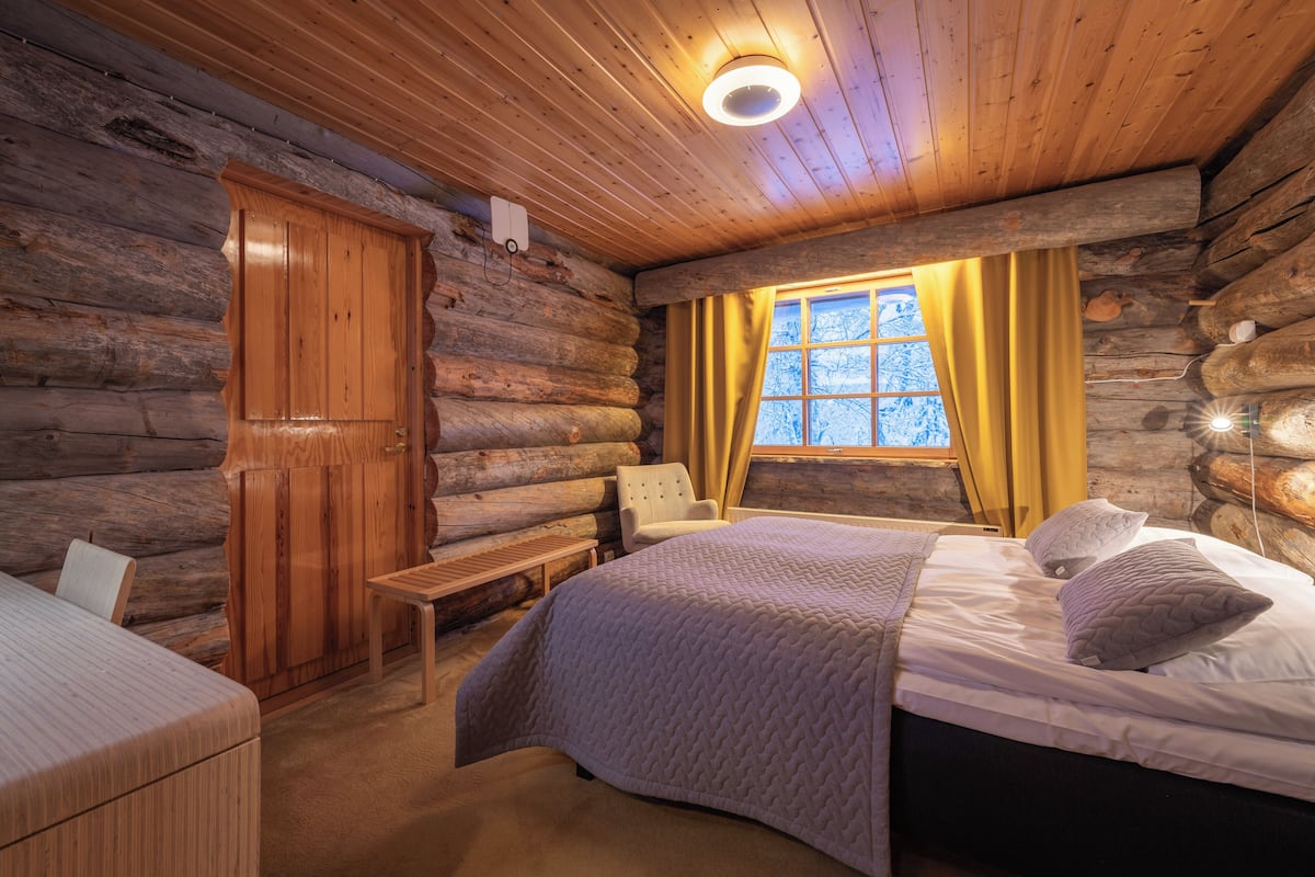 Kahden hengen superior-huone (kaksi sänkyä), 2 yhden hengen sänkyä, tupakointi kielletty | Ilmainen Wi-Fi, vuodevaatteet