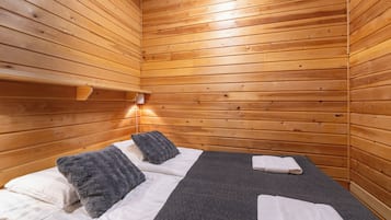 Standard Apartment, 1 Bedroom, Non Smoking, Private Bathroom | 1 bedroom, blackout drapes, iron/ironing board, cribs/infant beds