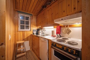 Standard Apartment, 1 Bedroom, Non Smoking, Private Bathroom | Private kitchen