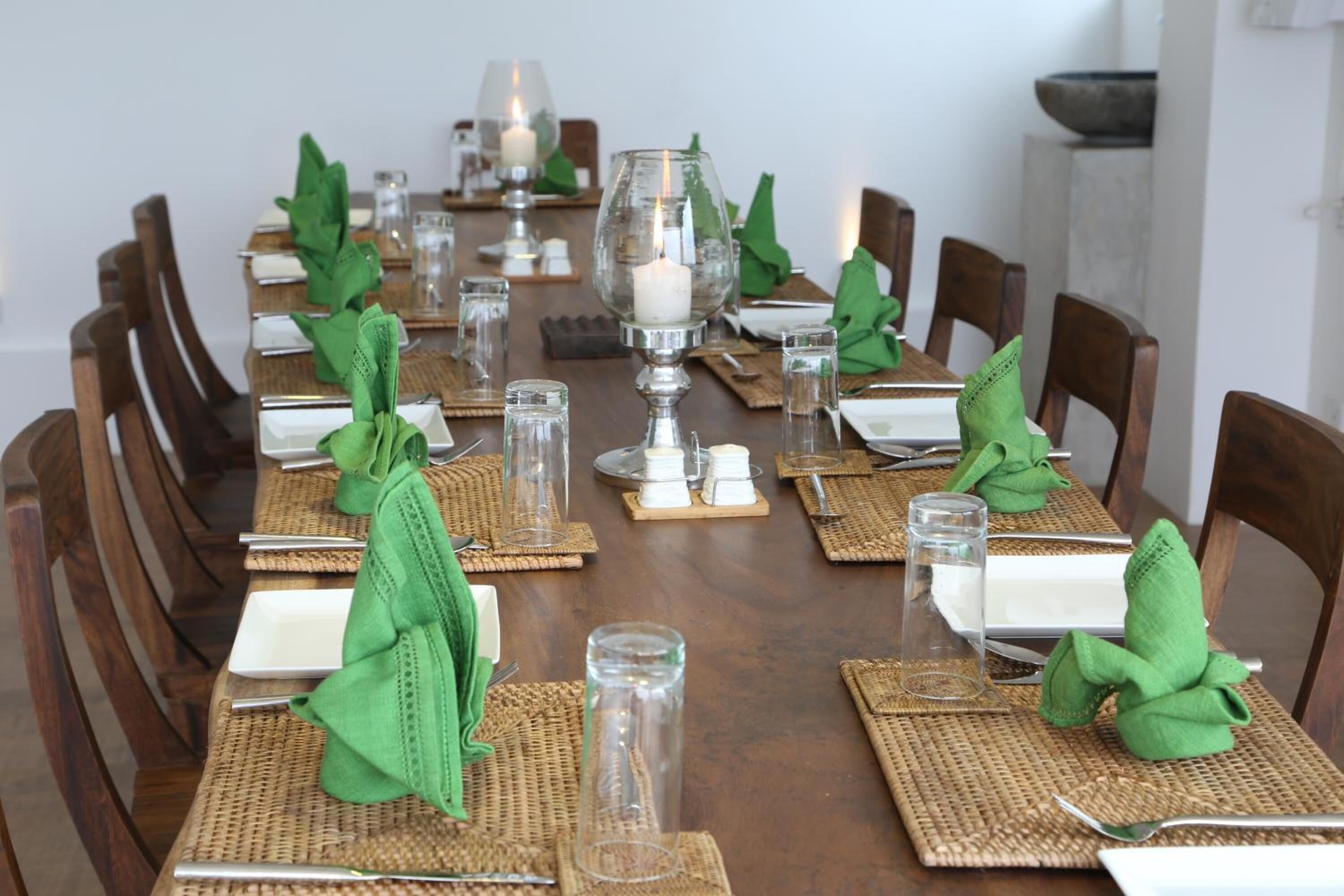 breakfast, lunch and dinner served