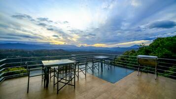 Grand Deluxe Double Room with Mountain View | Pemandangan dari kamar