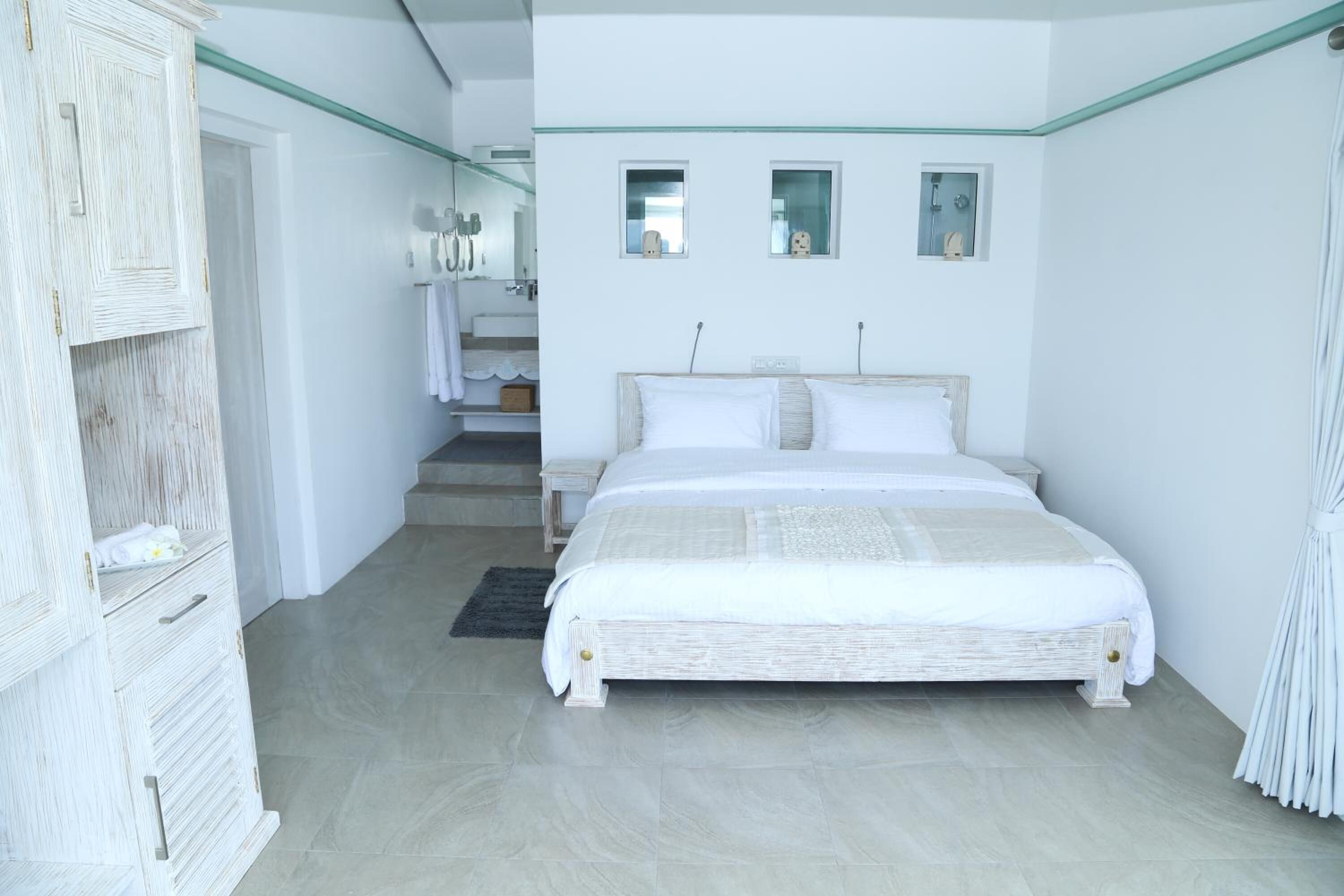 1 bedroom, premium bedding, minibar, in-room safe