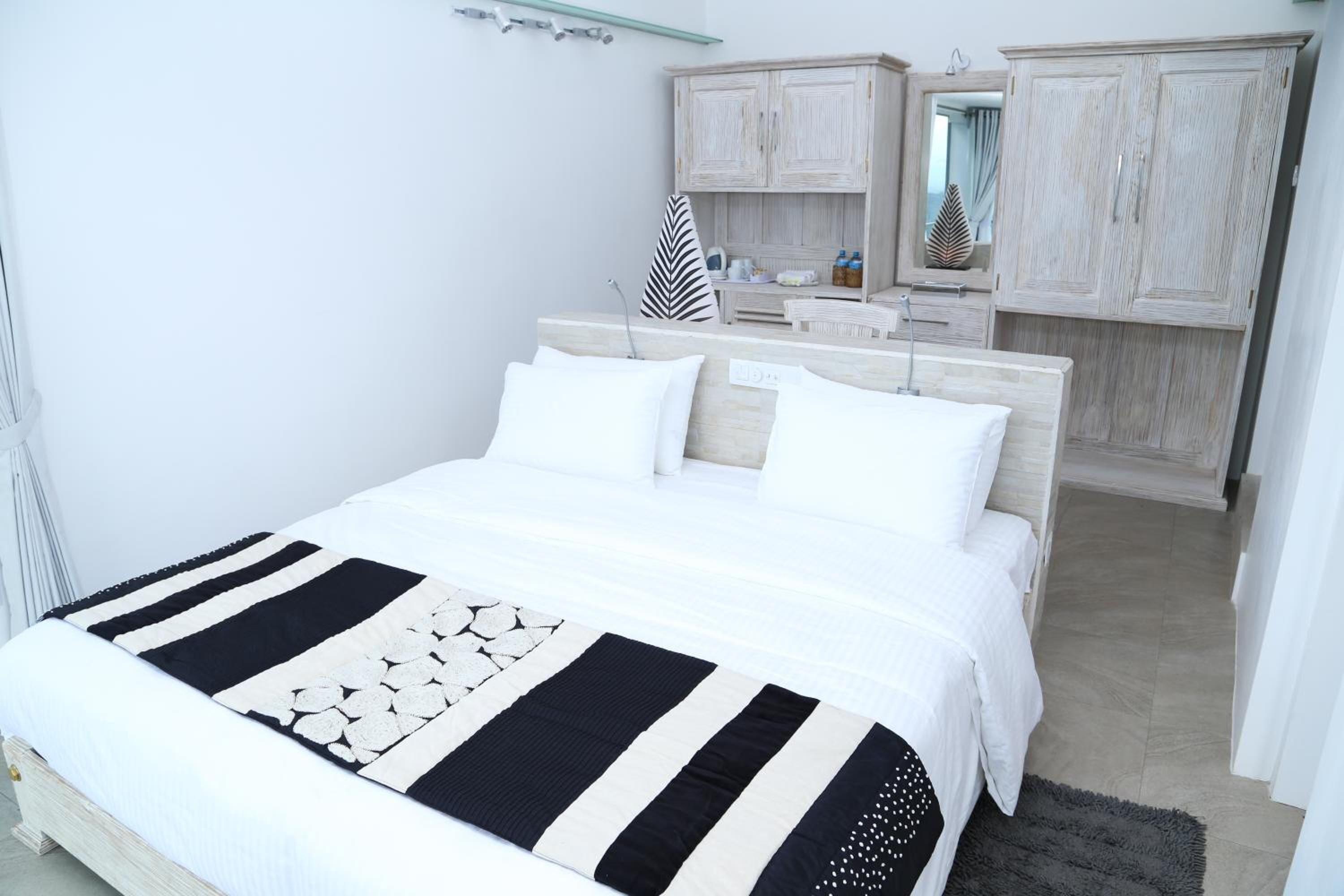 1 bedroom, premium bedding, minibar, in-room safe