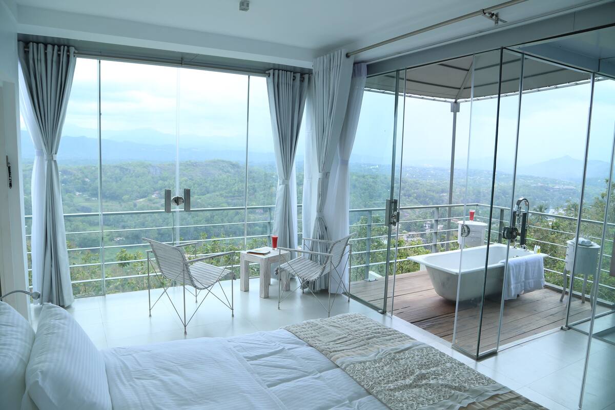 Grand Deluxe Double Room with Mountain View | 1 Schlafzimmer, hochwertige Bettwaren, Minibar, Zimmersafe