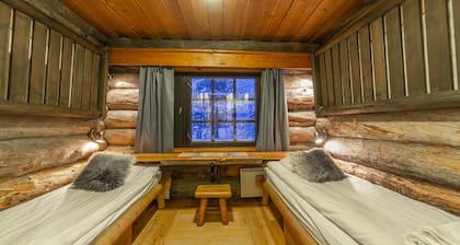 Kuukkeli Log Houses Porakka Inn