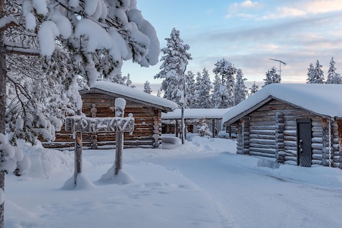 Kuukkeli Log Houses Porakka Inn
