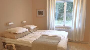 Standard Twin Room, Shared Bathroom | Cots/infant beds, rollaway beds, free WiFi, bed sheets