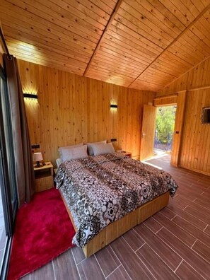Senior Cabin | Egyptian cotton sheets, premium bedding, laptop workspace
