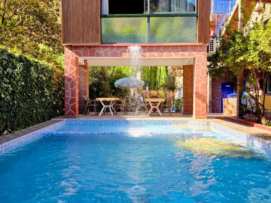 Junior Cabin | Egyptian cotton sheets, premium bedding, laptop workspace